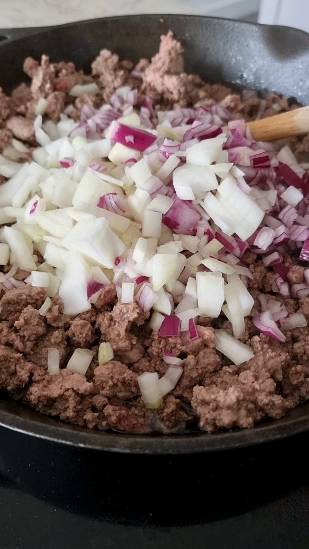Saute the minced meat, then add the olive oil and the chopped onion 