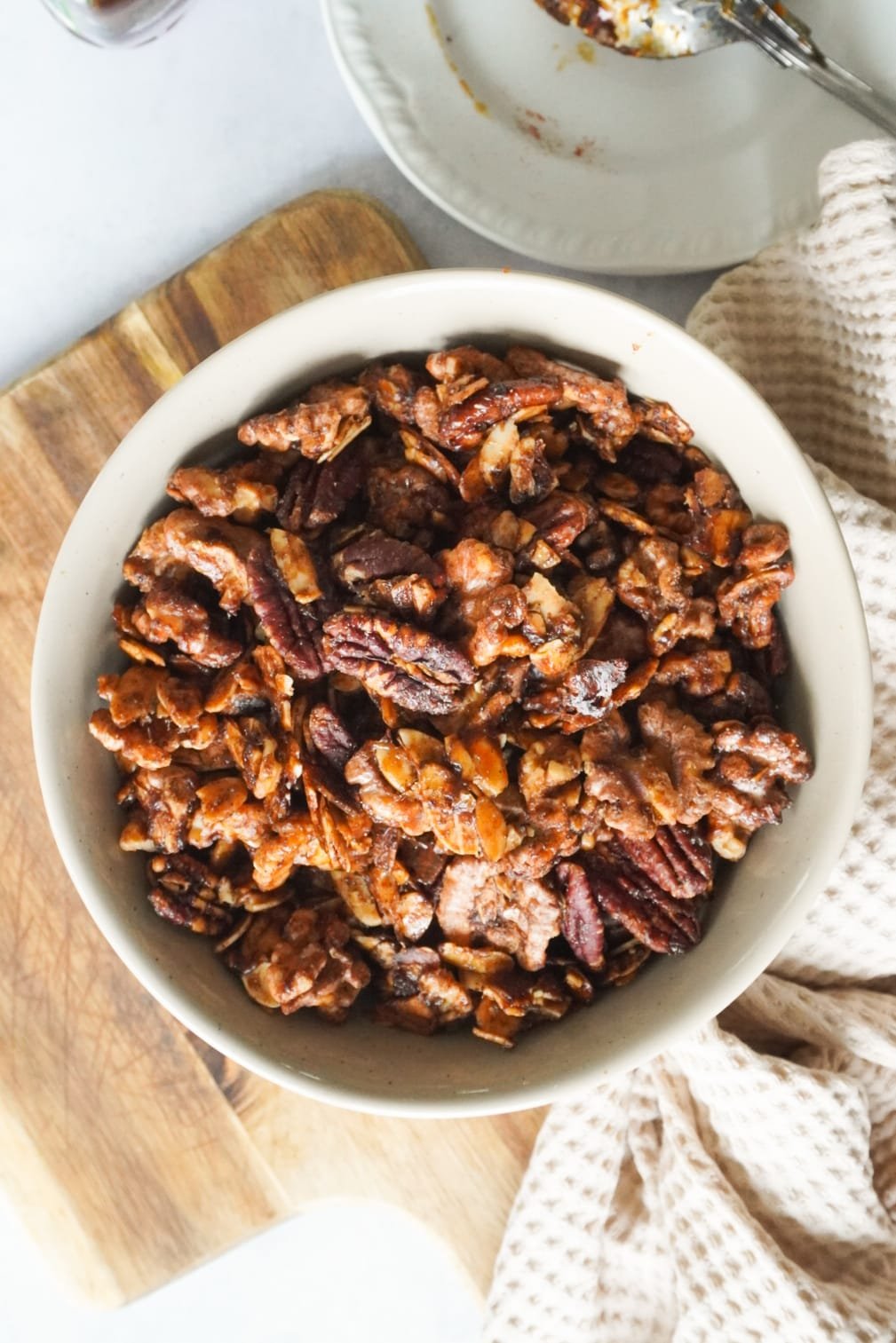 This Simple Homemade Sweet Candied Nuts Recipe is the ultimate combination to fill this Budget Friendly Homemade Gift Guide.
