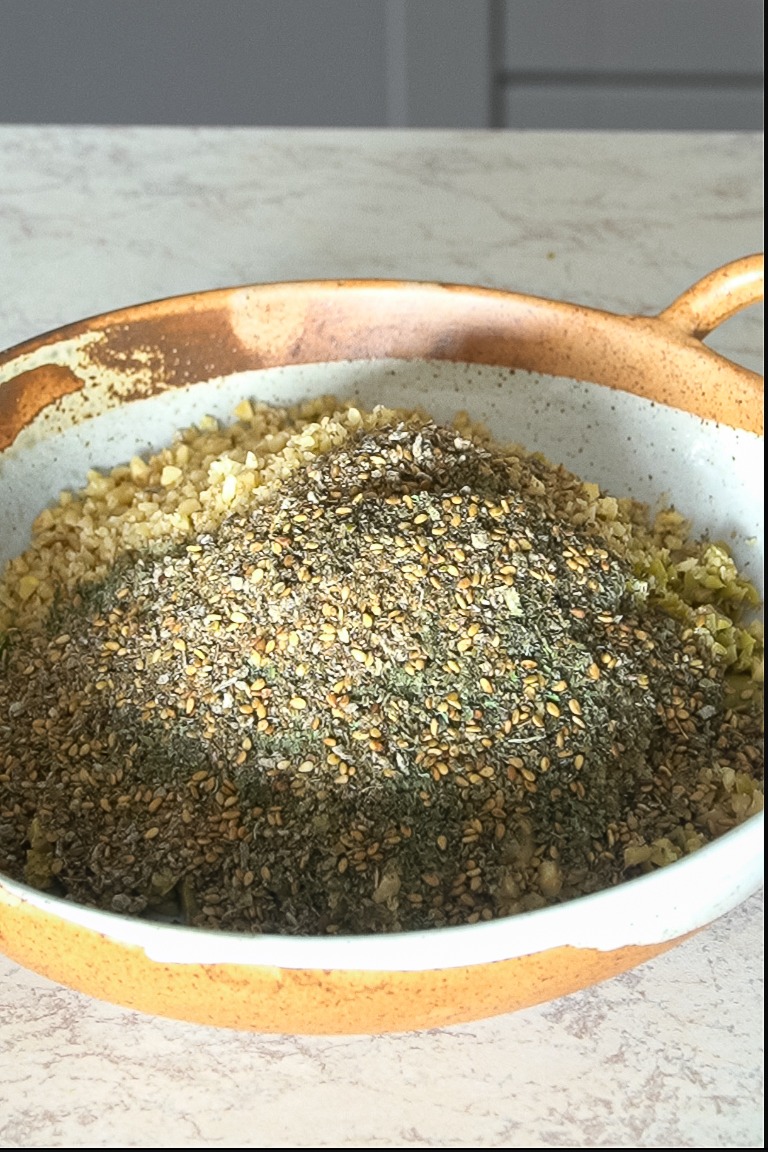 Zaatar mix and dried mint